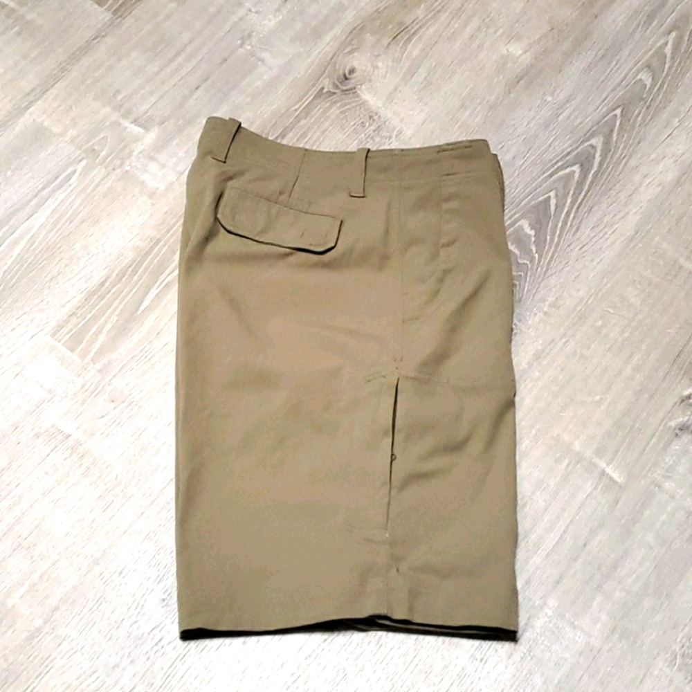 Marmot green flat front shorts men size 36